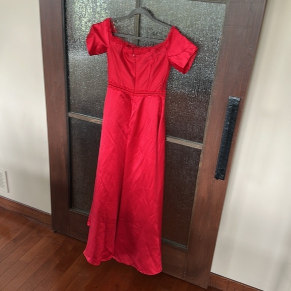 Monique Lhuillier Off Shoulder Red Mikado Gown size 2. - Picture 7 of 7
